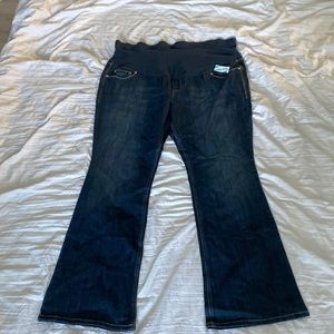 New with Tag Old Navy Maternity Jeans Size 16.